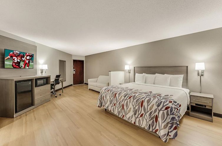 Red Roof Inn & Suites Middletown, RI