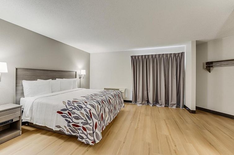 Red Roof Inn & Suites Middletown, RI