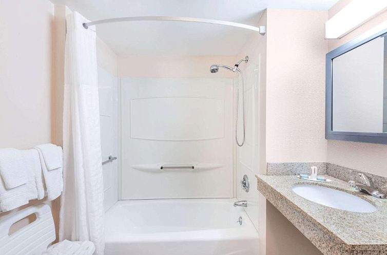 Days Inn by Wyndham Middletown/Newport Area