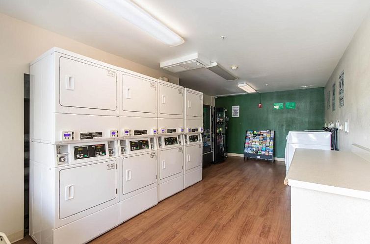 HomeTowne Studios by Red Roof Fort Lauderdale