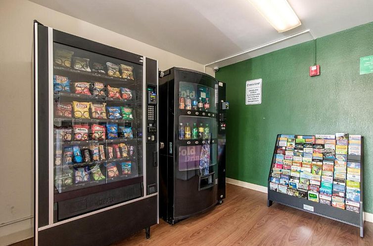 HomeTowne Studios by Red Roof Fort Lauderdale