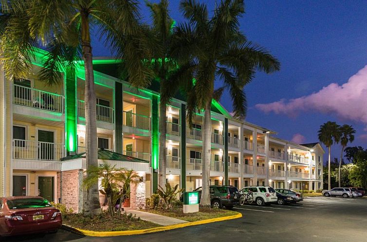 HomeTowne Studios by Red Roof Fort Lauderdale