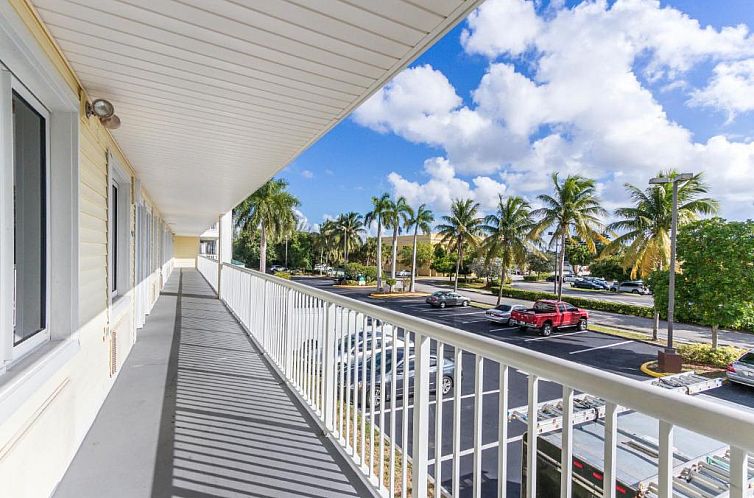 HomeTowne Studios by Red Roof Fort Lauderdale