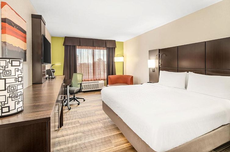 Holiday Inn Express Cruise Airport, an IHG Hotel