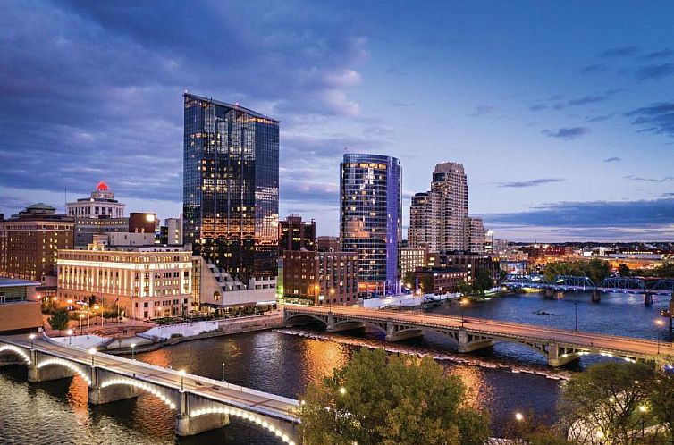 Amway Grand Plaza Hotel, Curio Collection by Hilton