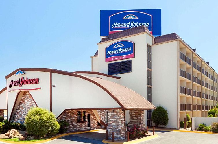 Howard Johnson by Wyndham Arlington Ballpark / Six Flags