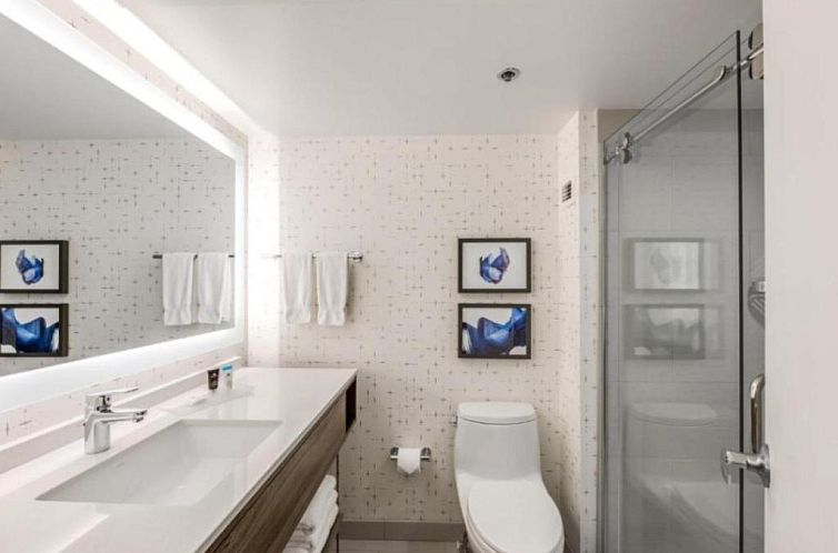 Crowne Plaza Arlington, an IHG Hotel