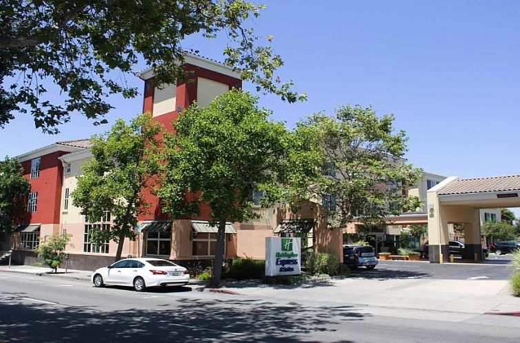 Holiday Inn Express Berkeley, an IHG Hotel