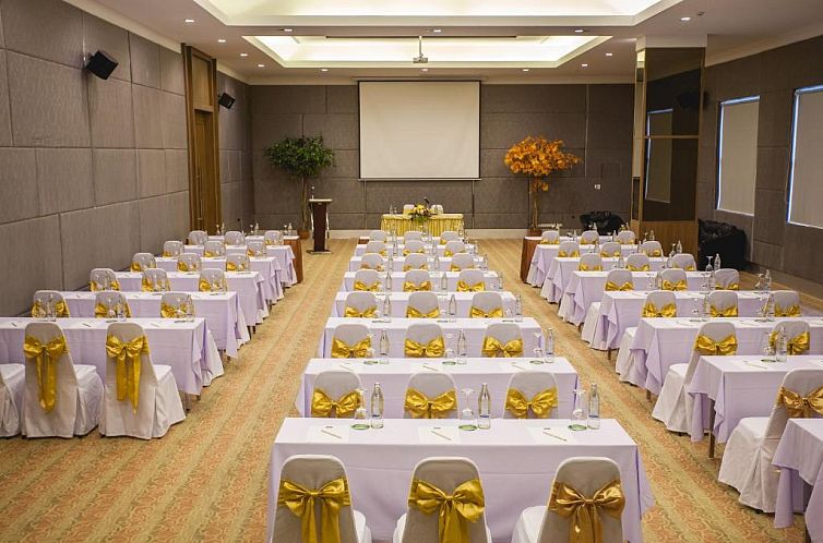 Royal Nakhara Hotel and Convention Centre