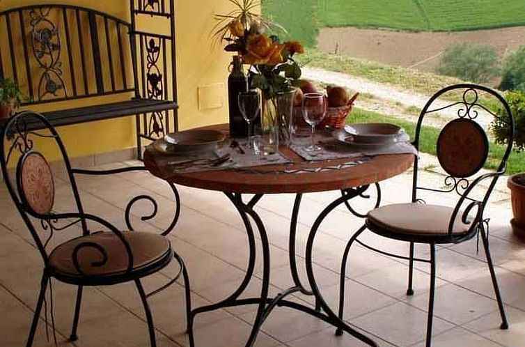 Appartement in Notaresco mit Grill und Garten