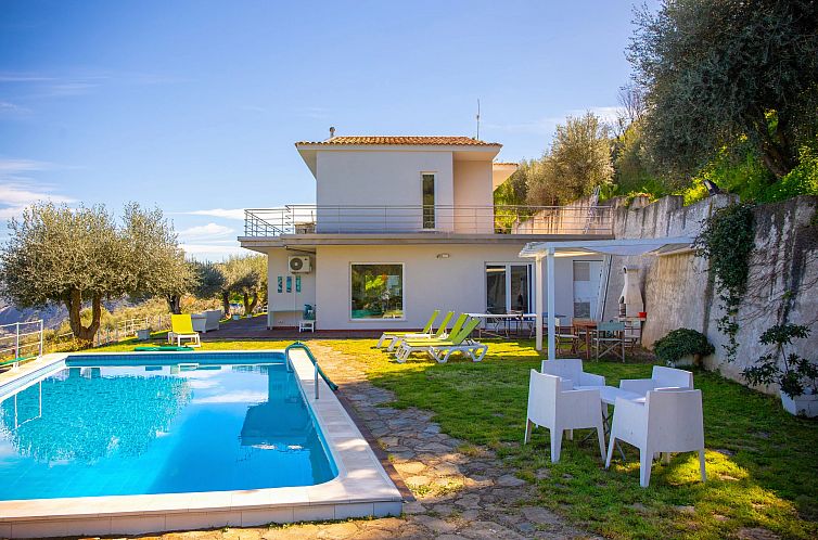 Vrijstaande woning in Capo D'orlando