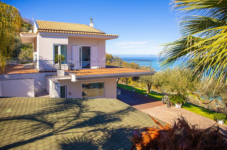 Vrijstaande woning in Capo D'orlando