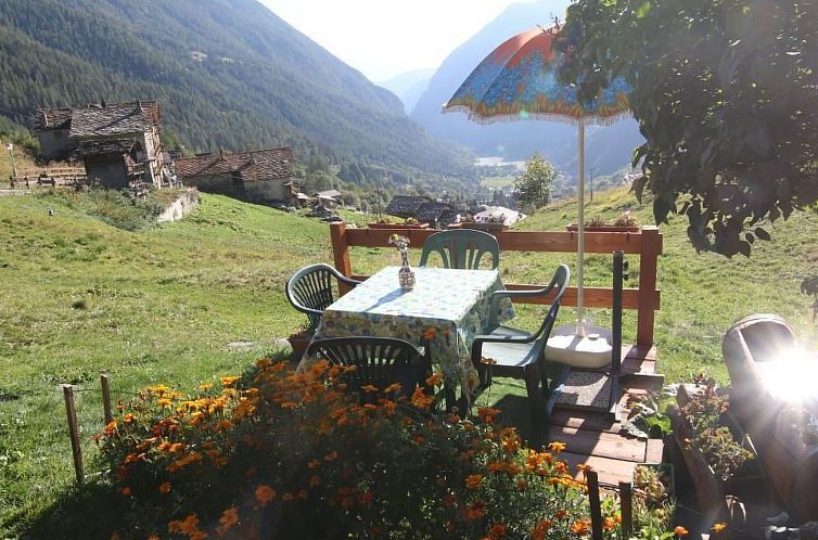 Appartement 'Lo Chalet' der Balkon über dem Matterhorntal