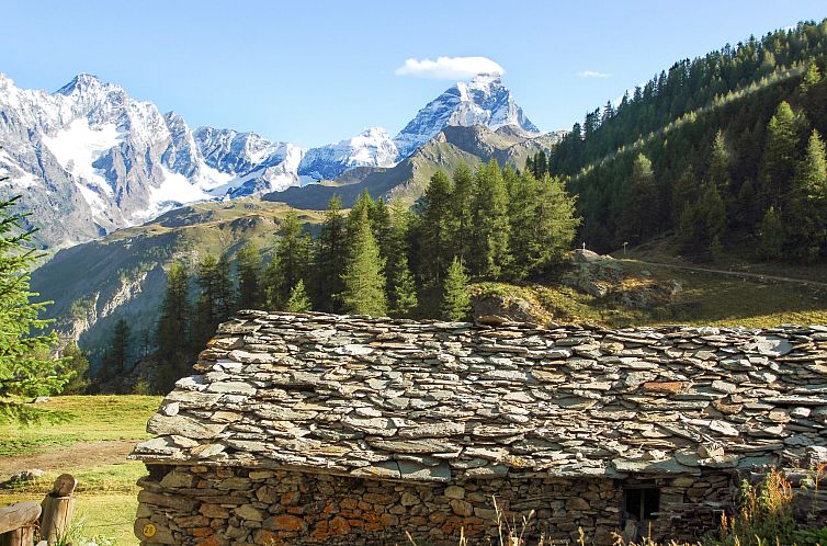 Appartement 'Lo Chalet' der Balkon über dem Matterhorntal
