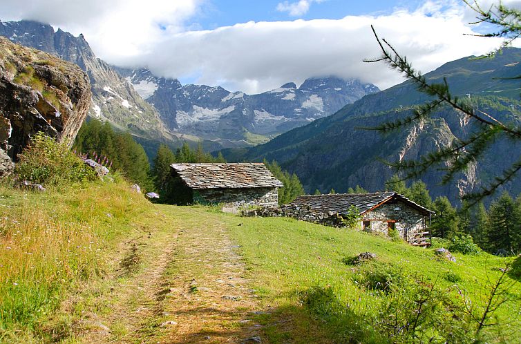 Appartement 'Lo Chalet' der Balkon über dem Matterhorntal