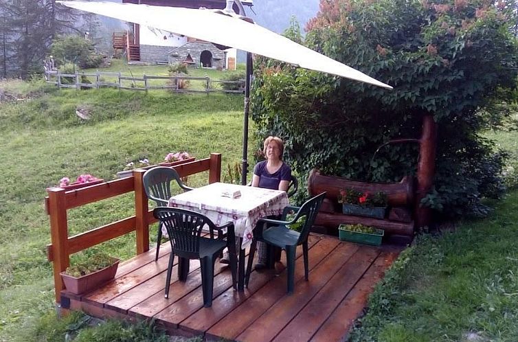 Appartement 'Lo Chalet' der Balkon über dem Matterhorntal