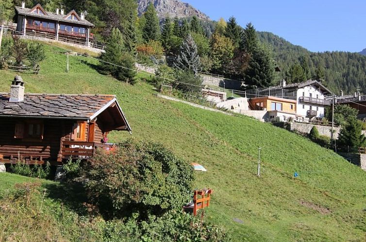 Appartement 'Lo Chalet' der Balkon über dem Matterhorntal