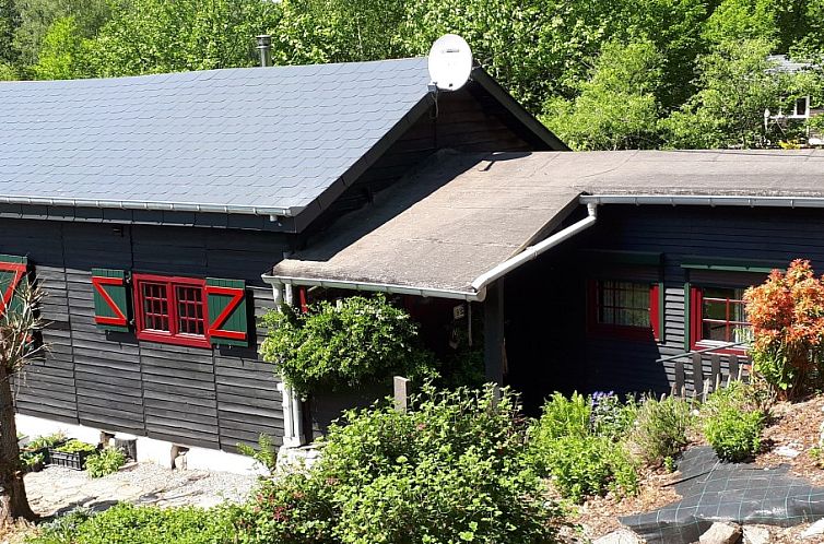 Chalet Cisland, ein charmantes Ferienhaus in Bohan sur Semois, Ardennen, umgeben von viel Gruen und Ruhe.