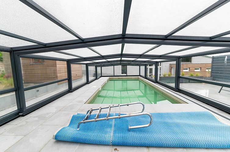 Gite à la ferme avec Piscine intérrieur  sauna et bains à