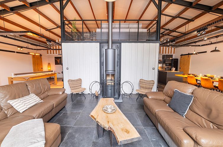 Gite à la ferme avec Piscine intérrieur  sauna et bains à