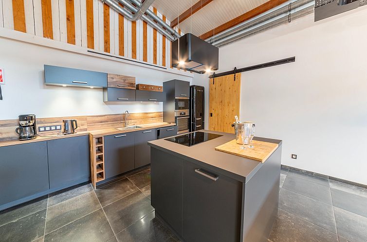 Gite à la ferme avec Piscine intérrieur  sauna et bains à