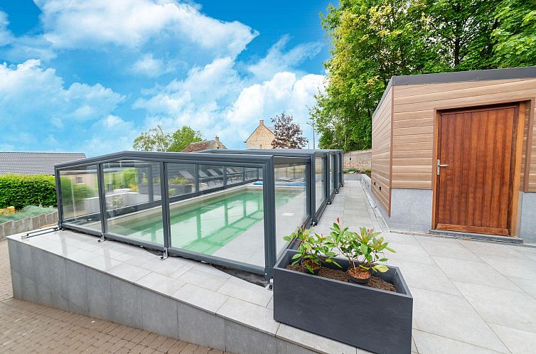 Gite à la ferme avec Piscine intérrieur  sauna et bains à
