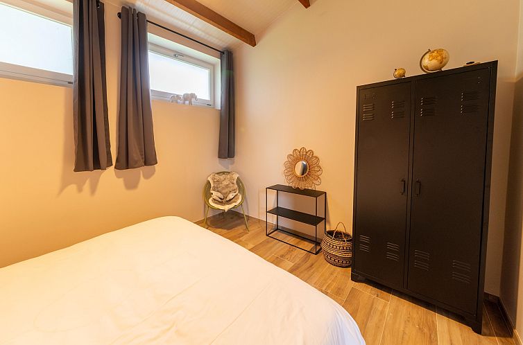 Gite à la ferme avec Piscine intérrieur  sauna et bains à