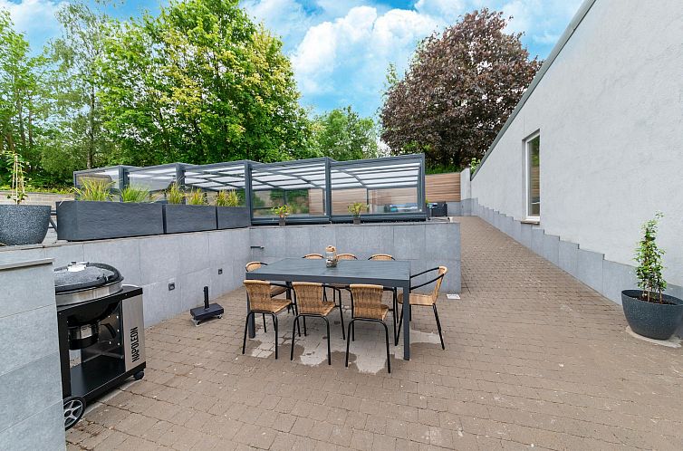 Gite à la ferme avec Piscine intérrieur  sauna et bains à
