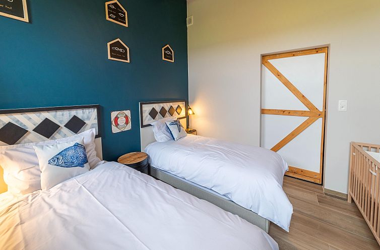 Gite à la ferme avec Piscine intérrieur  sauna et bains à