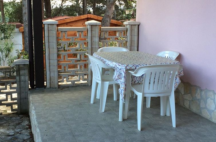 Appartement Orchideen-Ferienwohnung mit überdachter Veranda