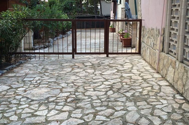 Appartement Orchideen-Ferienwohnung mit überdachter Veranda