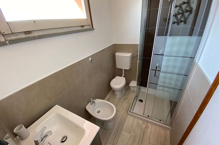 Appartement in Lido Delle Nazioni mit Kleinem Balkon