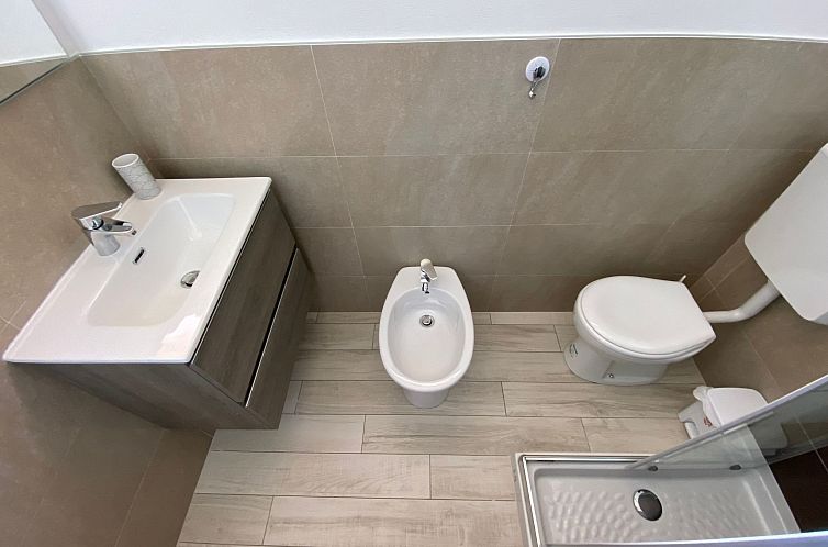 Appartement in Lido Delle Nazioni mit Kleinem Balkon