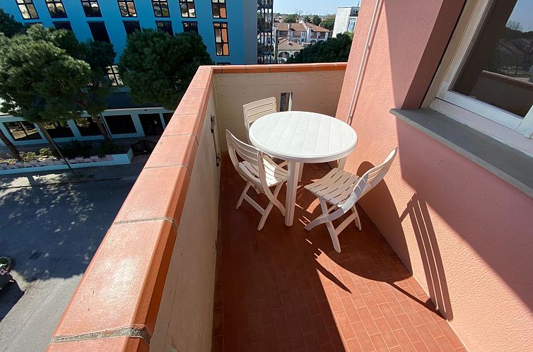 Appartement in Lido Delle Nazioni mit Kleinem Balkon