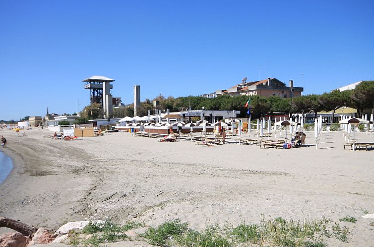 Appartement in Lido Delle Nazioni mit Kleinem Balkon