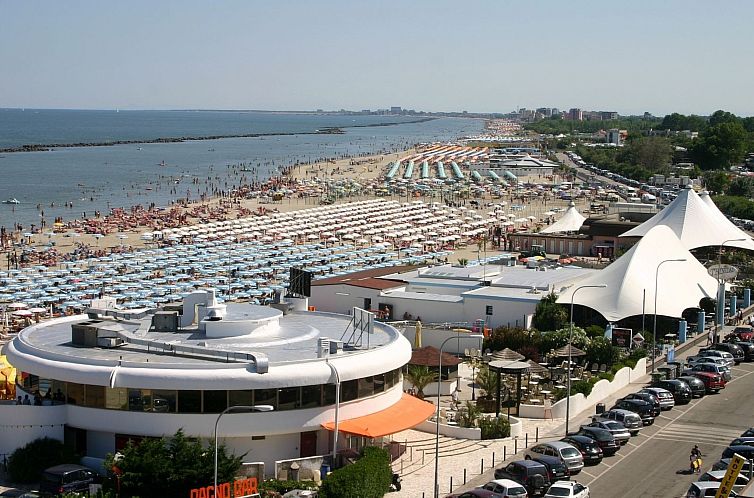 Appartement in Lido Delle Nazioni mit Kleinem Balkon