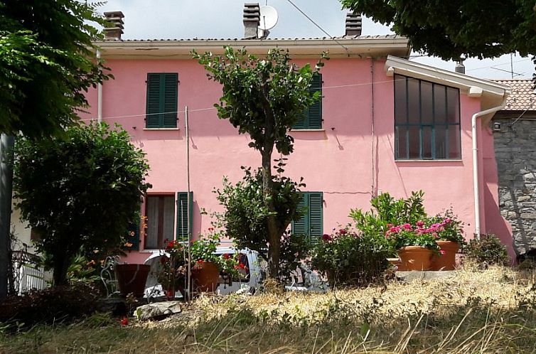 Vakantiehuis Casa del Porticato in Pontolo, Borgo val di Taro, biedt een idyllisch verblijf te midden van de natuur in Emilia Romagna, Italie.