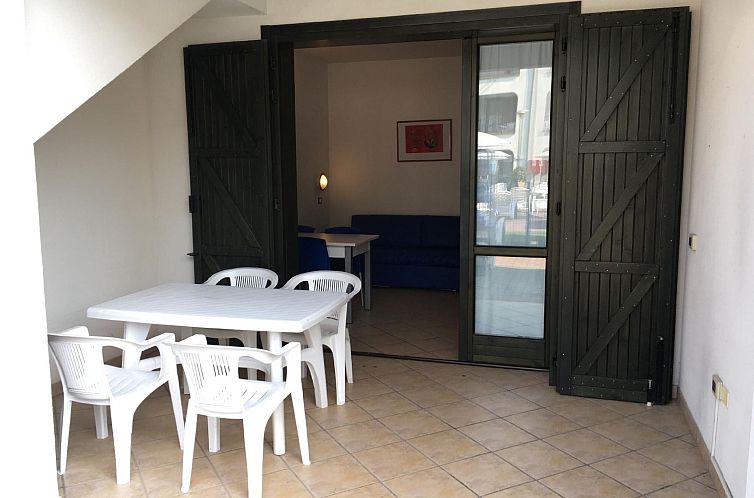 Appartement in Lido Di Spina mit Möbliertem Balkon