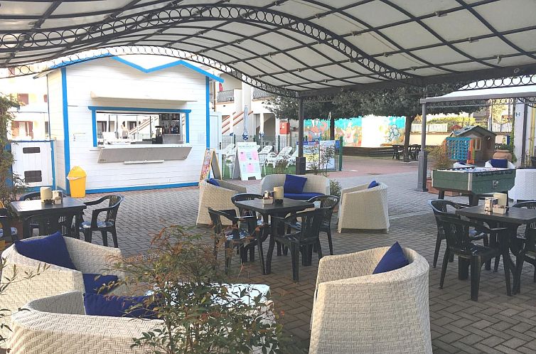Appartement in Lido Di Spina mit Möbliertem Balkon