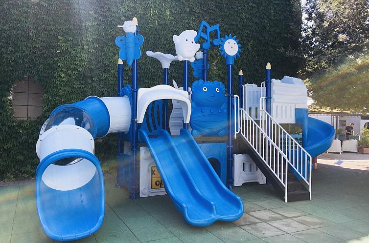 Appartement in Lido Di Spina mit Möbliertem Balkon