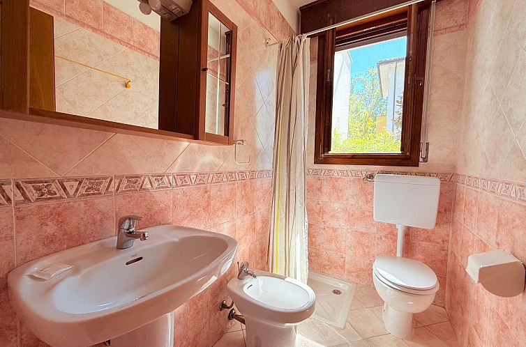 Vakantiehuis 3-Zimmer-Villa, Erdgeschoss, 2 Gärten, Klima