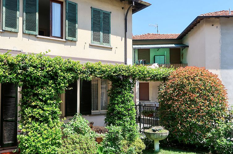 Guest house 08910407 - Apartment Italian Lakes - Appartement Letizia (DGO232)