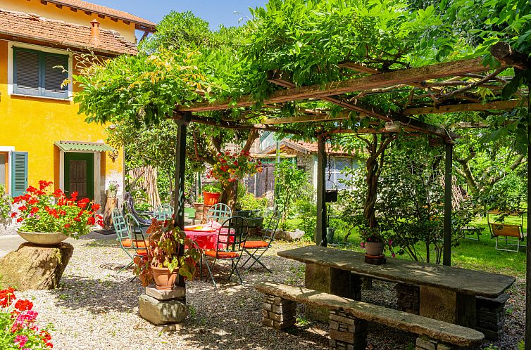 Guest house 08910410 - Apartment Italian Lakes - Appartement Angela