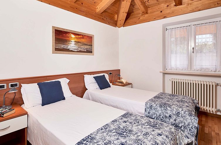 Appartement Superior-Dachgeschosszimmer mit großem Balkon B