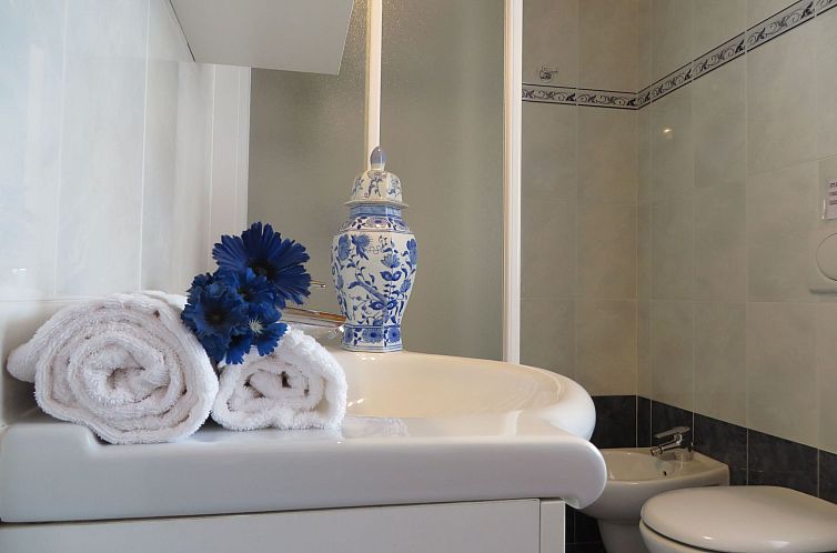 Appartement Superior-Dachgeschosszimmer mit großem Balkon B