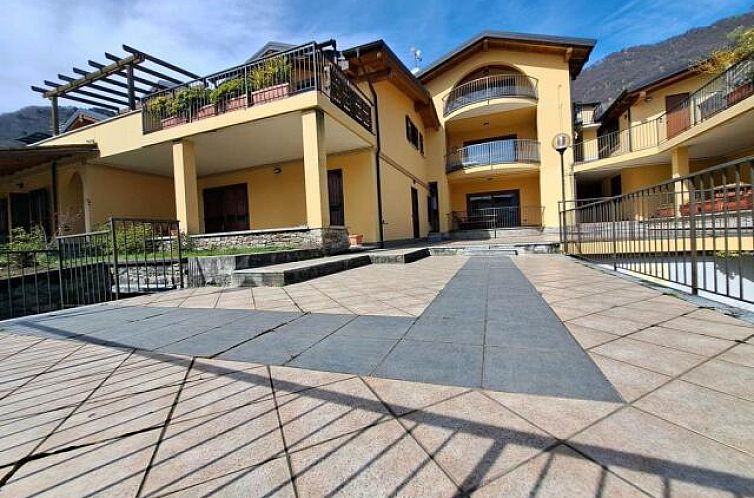 Vrijstaande woning in Domaso