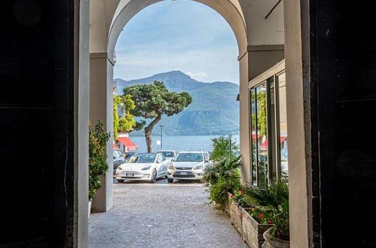 Vrijstaande woning in Domaso