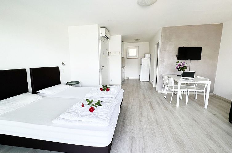 Appartement Studio mit Seeblick, BBQ und Gemeinschaftspool