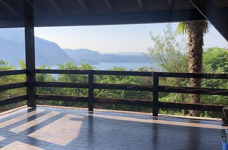 Vrijstaande woning in Arizzano