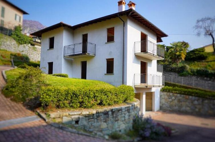 Vrijstaande woning in Griante